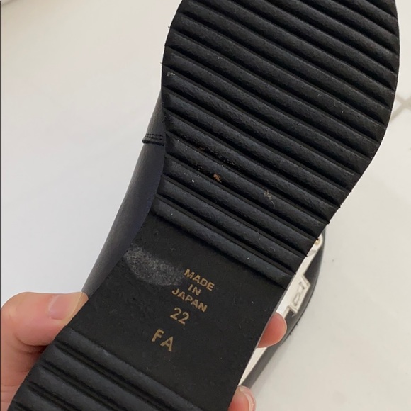 Elegant black and white flats - Picture 3 of 3